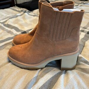 Brown new day boots size 9.5 never worn no box